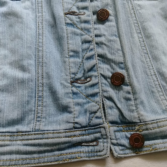 Light Wash Strech Denim Jacket - Picture 4 of 13